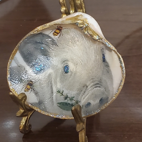 Handcrafted Clam Trinket Shell 🐚 - Picture 2 of 5